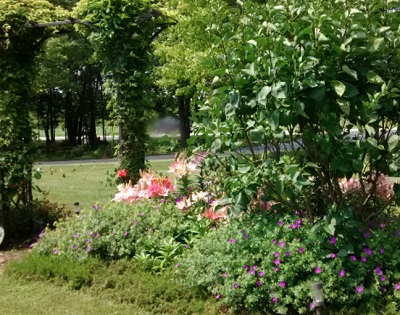  Four Seasons Garden Club.