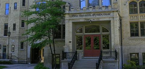 A view of the front-facing portion of the Kemper Center. 
