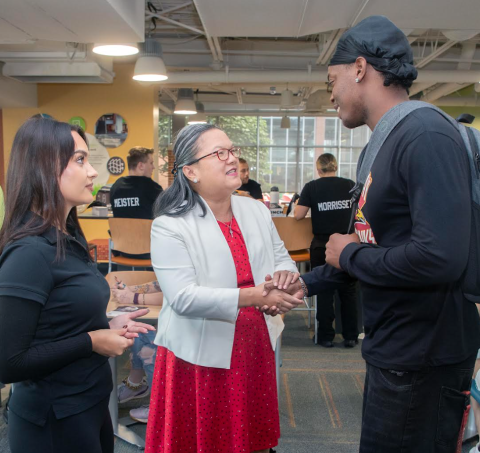 Gateway President Tran welcomes students as they begin the new semester. 