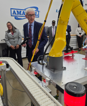Gov. Evers in a Gateway lab with GTC Pres. Veronique Tran looking on. 